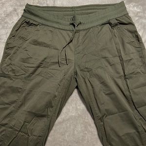 Women’s North Face XL pants green